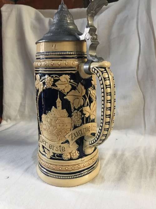 TRADITIONAL 1LT GERMAN BEER STEIN WITH A PEWTER LID