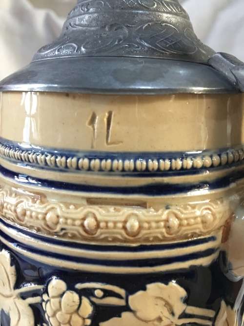TRADITIONAL 1LT GERMAN BEER STEIN WITH A PEWTER LID