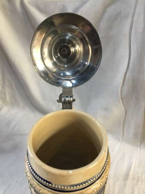 TRADITIONAL 1LT GERMAN BEER STEIN WITH A PEWTER LID
