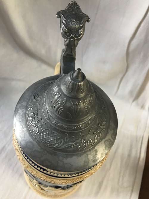 TRADITIONAL 1LT GERMAN BEER STEIN WITH A PEWTER LID