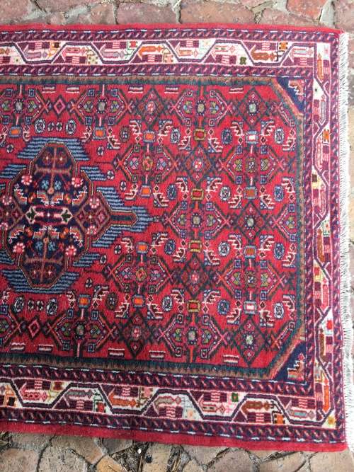 GORGEOUS HAND KNOTTED PERSIAN CARPET IN EXCELLENT CONDITION