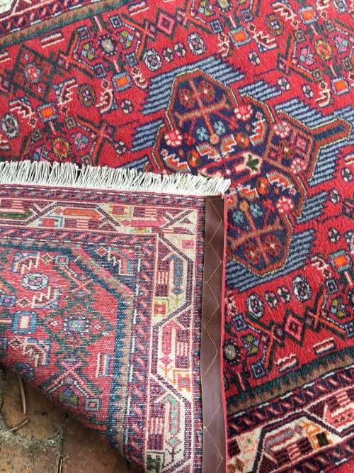 GORGEOUS HAND KNOTTED PERSIAN CARPET IN EXCELLENT CONDITION