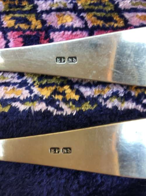 Nickle silver fish eater cutlery set in a mahogany case  - clearly marked