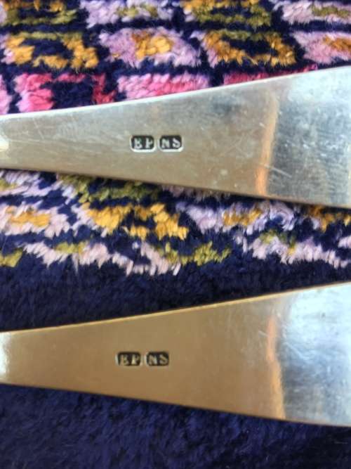 Nickle silver fish eater cutlery set in a mahogany case  - clearly marked