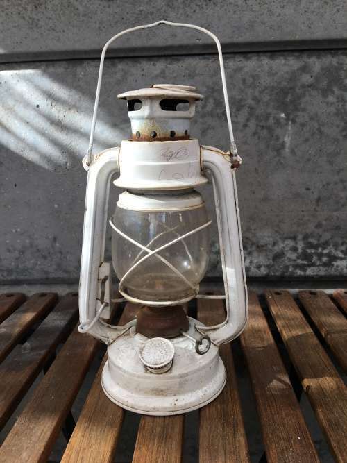 WOW !!! A STUNNING VINTAGE WHITE STORM LANTERN