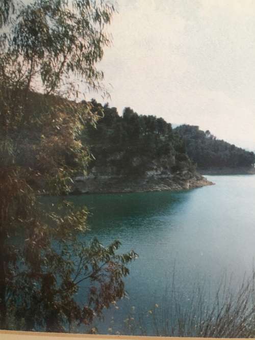 WOW !!! A GORGEOUS FRAMED PHOTOGRAPH OF A LAKE