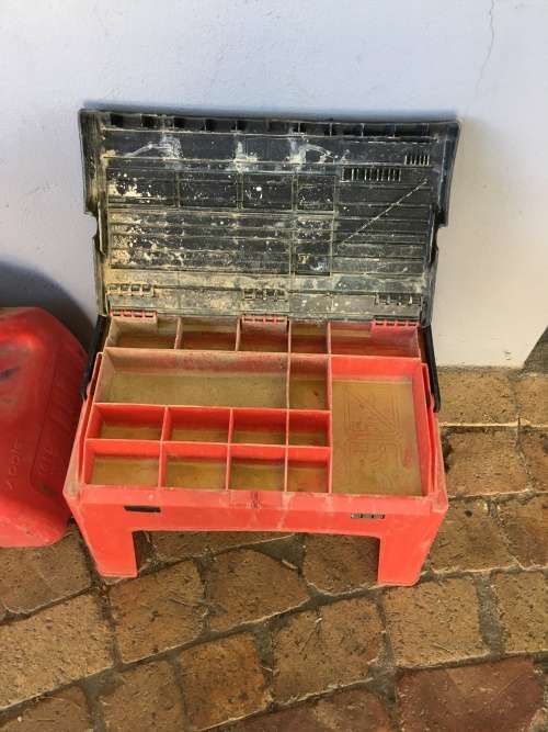 TWO 10 LT PLASTIC FUEL CONTAINERS AND A TOOL SEAT