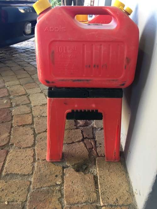 TWO 10 LT PLASTIC FUEL CONTAINERS AND A TOOL SEAT