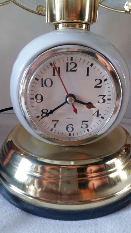 Wow,Vintage Touch Lamp Quartz Clock Lamp With Painted Panel Glass Lamp Shade