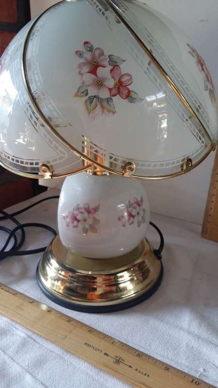 Wow,Vintage Touch Lamp Quartz Clock Lamp With Painted Panel Glass Lamp Shade