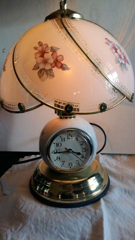 Wow,Vintage Touch Lamp Quartz Clock Lamp With Painted Panel Glass Lamp Shade