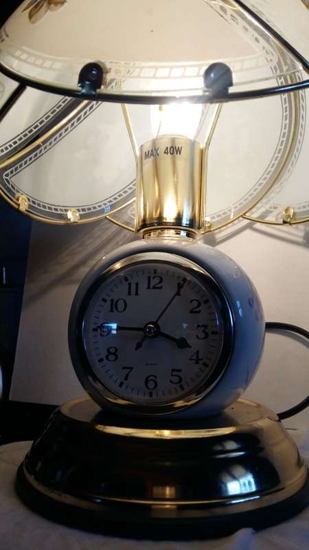 Wow,Vintage Touch Lamp Quartz Clock Lamp With Painted Panel Glass Lamp Shade
