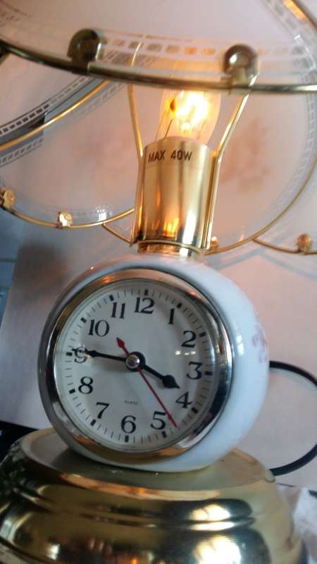 Wow,Vintage Touch Lamp Quartz Clock Lamp With Painted Panel Glass Lamp Shade