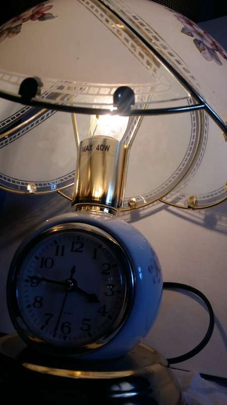 Wow,Vintage Touch Lamp Quartz Clock Lamp With Painted Panel Glass Lamp Shade