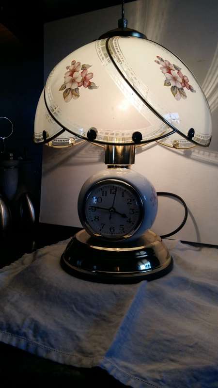 Wow,Vintage Touch Lamp Quartz Clock Lamp With Painted Panel Glass Lamp Shade
