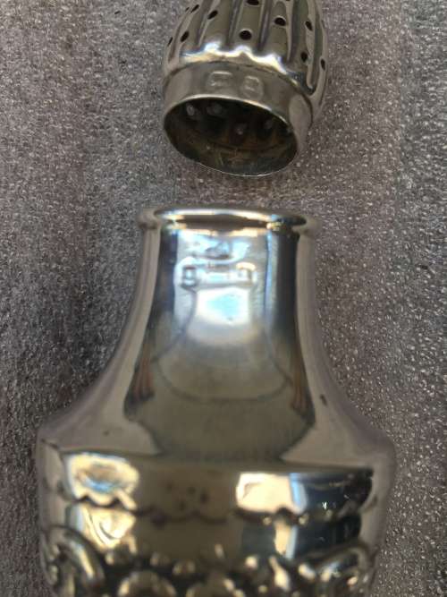 STUNNING VICTORIAN STERLING SILVER CASTOR clearly marked   32.33g