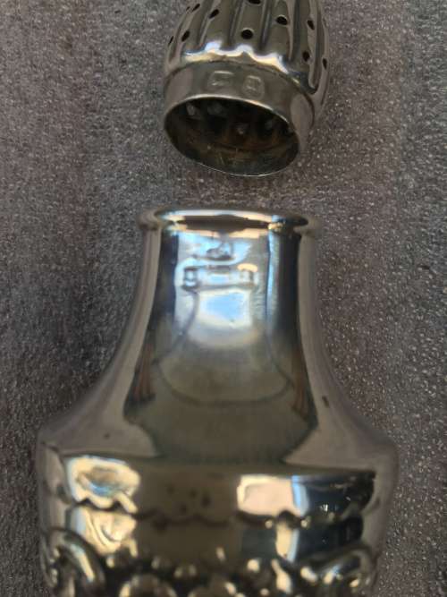STUNNING VICTORIAN STERLING SILVER CASTOR clearly marked   32.33g