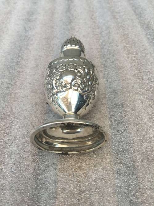 STUNNING VICTORIAN STERLING SILVER CASTOR clearly marked   32.33g