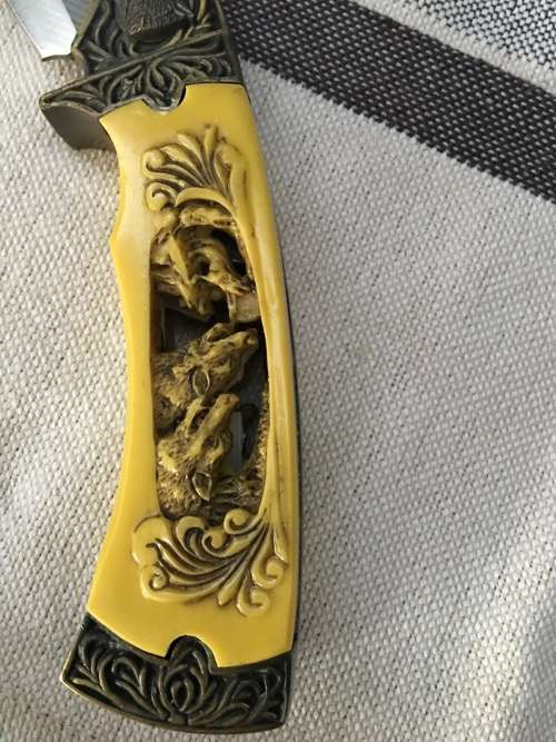 STUNNING HOWLING WOLF CLLECTABLE BOWIE KNIFE IN A DISPLAY BOX