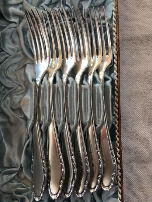 WOW !!!! A BEAUTIFUL BOXED SET OF WELLNER GERMAN SILVER PLATE CUTLERY 1930,s all clearly marked