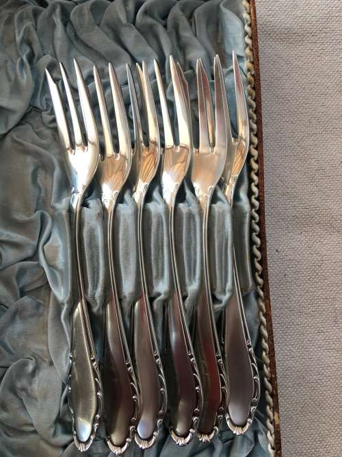 WOW !!!! A BEAUTIFUL BOXED SET OF WELLNER GERMAN SILVER PLATE CUTLERY 1930,s all clearly marked