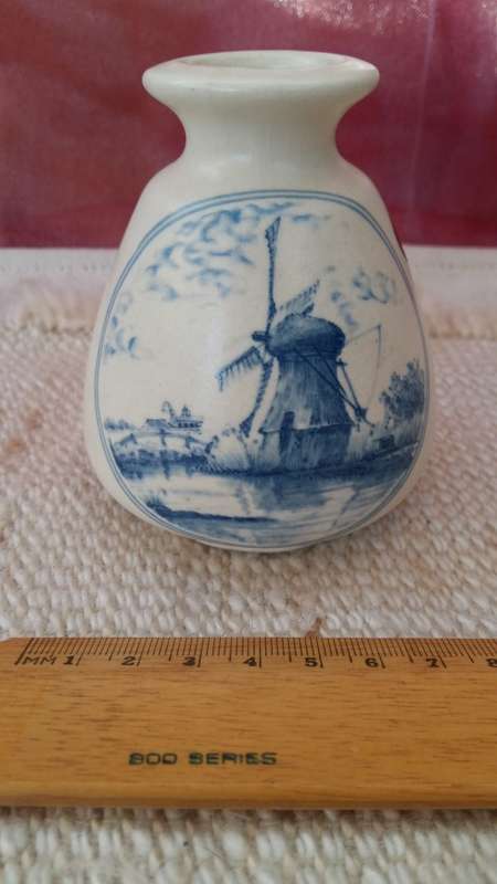 Delfts Style blue and white Crescent Potteries EST 1952. Vase.