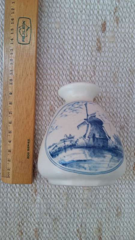 Delfts Style blue and white Crescent Potteries EST 1952. Vase.