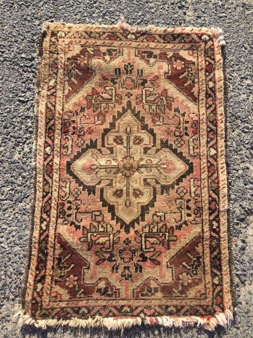 VERY WELL WORN GENUINE WOOL HAND KNOTTED ANTIQUE USHAK  PERSIAN PRAYER MAT 890 X 610mm