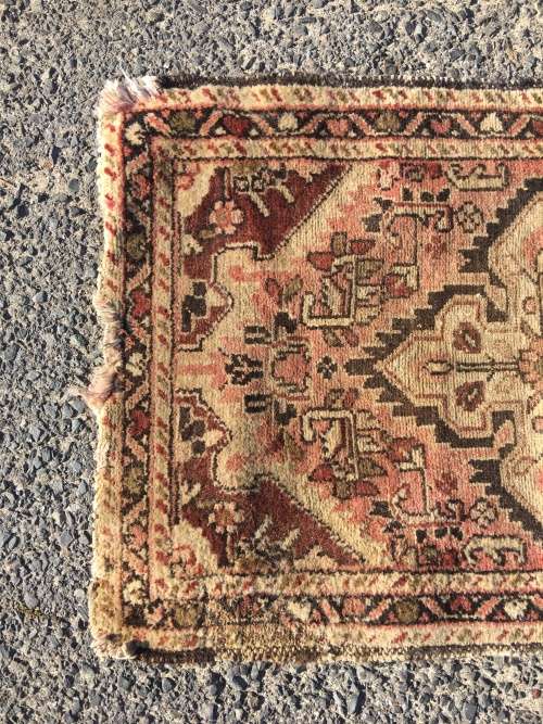 VERY WELL WORN GENUINE WOOL HAND KNOTTED ANTIQUE USHAK  PERSIAN PRAYER MAT 890 X 610mm