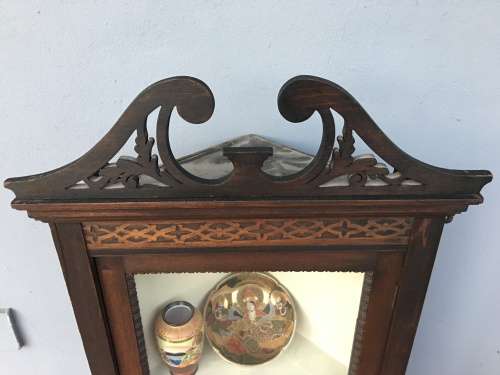 WOW !!!! A BEAUTIFUL ANTIQUE MAHOGANY WALL MOUNTED CORNER DISPLAY CABINET