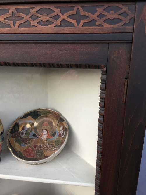 WOW !!!! A BEAUTIFUL ANTIQUE MAHOGANY WALL MOUNTED CORNER DISPLAY CABINET
