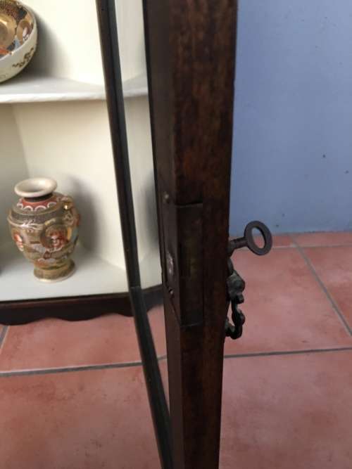 WOW !!!! A BEAUTIFUL ANTIQUE MAHOGANY WALL MOUNTED CORNER DISPLAY CABINET