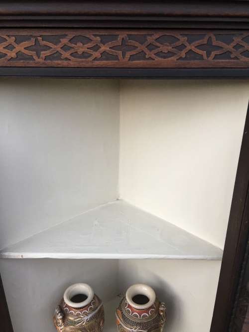 WOW !!!! A BEAUTIFUL ANTIQUE MAHOGANY WALL MOUNTED CORNER DISPLAY CABINET