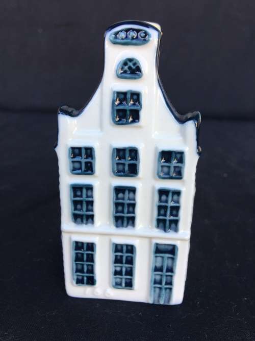 DELFT PORCELAIN KLM HOUSE NUMBERED No 19 empty an unsealed