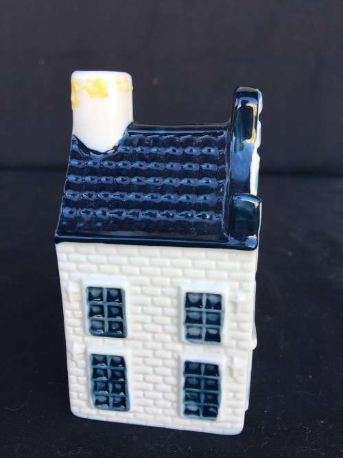 DELFT PORCELAIN KLM HOUSE NUMBERED No 19 empty an unsealed