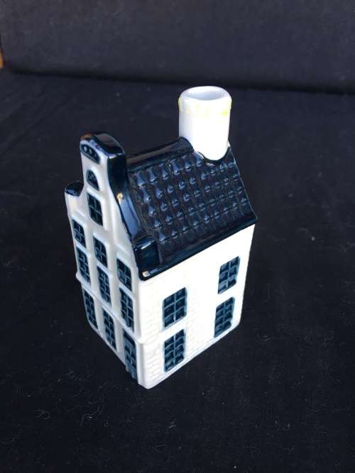 DELFT PORCELAIN KLM HOUSE NUMBERED No 19 empty an unsealed