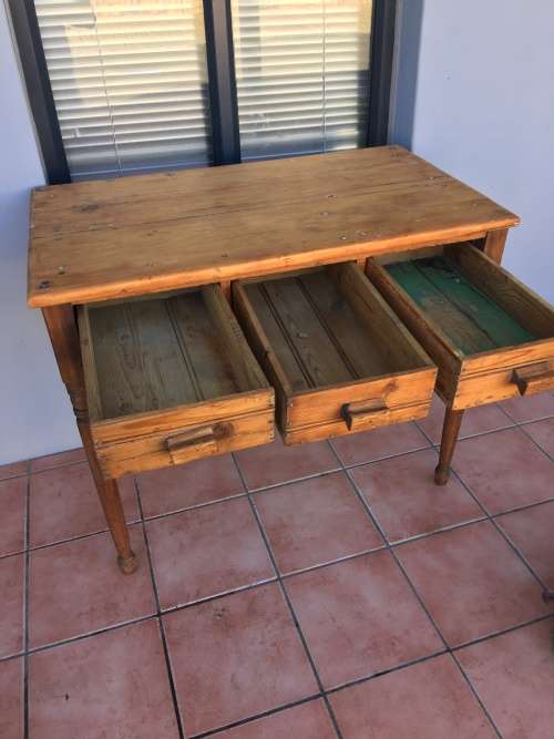 WOW !!! STUNNING ANTIQUE ORIGIN PINE THREE DRAWER TABLE/ SERVER