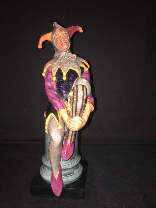 CLEARANCE !!!  LARGE RARE ROYAL DOULTON FIGURINE " THE JESTER HN 2016 " 24cm TALL - 1949 - 1997