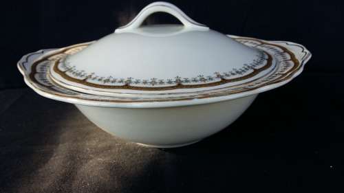 Creampetal Grindley England Casserole Dish with Lid