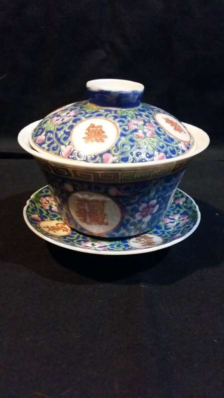 Vintage Chinese Rice/soup bowl with lid and saucer, absolutely beautiful.