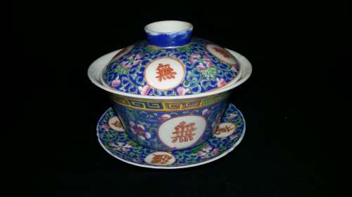 Vintage Chinese Rice/soup bowl with lid and saucer, absolutely beautiful.