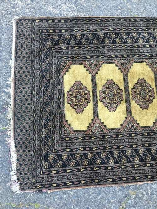 PURE WOOL HAND MADE BOKHARA PERSIAN CARPET 1550 X 920mm