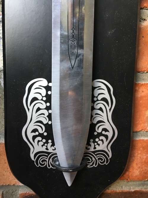 WOW !! STUNNING DISPLAY SWORD ON A HANGING WOODEN BASE
