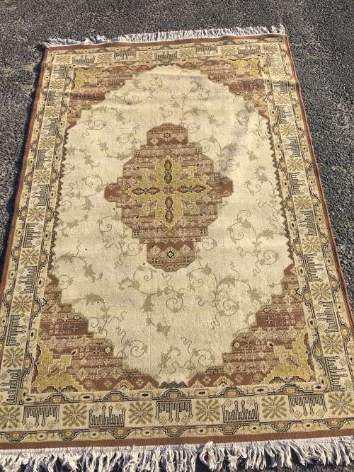 GORGEOUS BEIGE PERSIAN STYLE CARPET 2180 X 1450mm