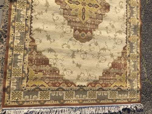 GORGEOUS BEIGE PERSIAN STYLE CARPET 2180 X 1450mm