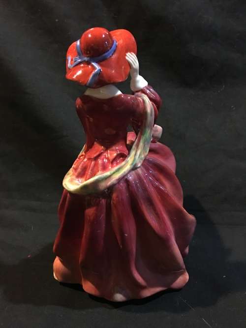 XMAS CLEARANCE !!!! ROYAL DOULTON FIGURINE "TOP O' THE HILL" HN 1834 dated 1937