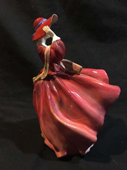 XMAS CLEARANCE !!!! ROYAL DOULTON FIGURINE "TOP O' THE HILL" HN 1834 dated 1937