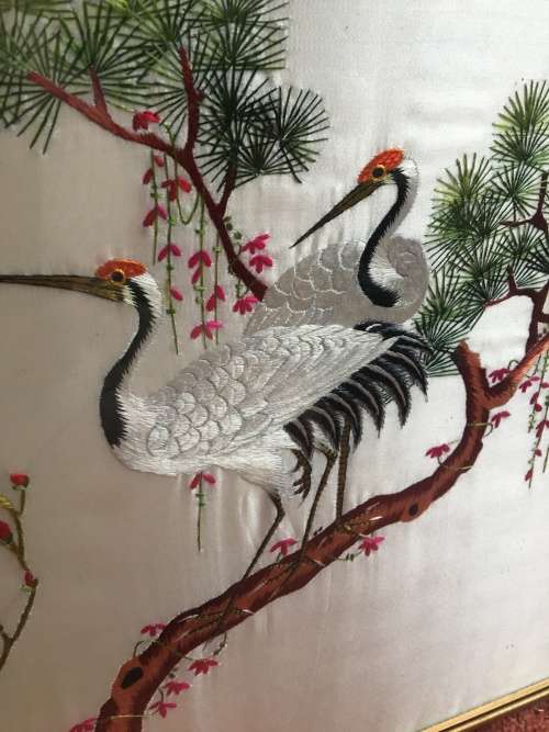 WOW !!!  A BEAUTIFUL VINTAGE  FRAMED CHINESE SILK EMBROIDERY OF RED CROWNED CRANES  WITH CALIGRAPHY