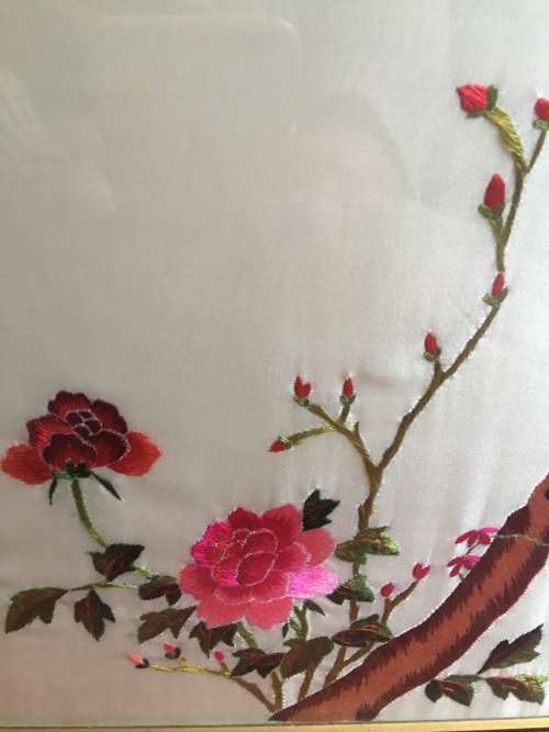 WOW !!!  A BEAUTIFUL VINTAGE  FRAMED CHINESE SILK EMBROIDERY OF RED CROWNED CRANES  WITH CALIGRAPHY