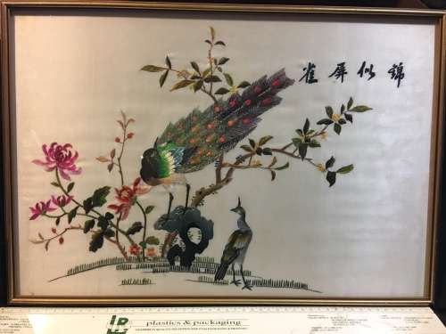 WOW !!!  A BEAUTIFUL VINTAGE  FRAMED CHINESE SILK EMBROIDERY OF A PEACOCK  WITH CALIGRAPHY